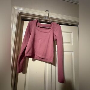 Pink ribbed long-sleeve cropped top